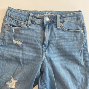Universal threads distressed blue jeans size 6/28R